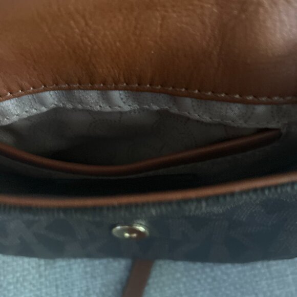 Brand New Michael Kors Mini Crossbody Bag - Picture 2 of 6